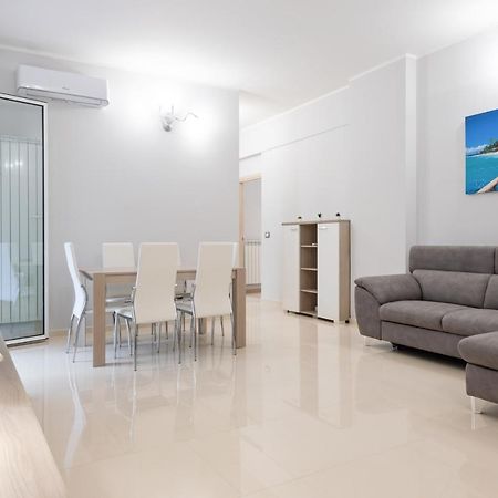 Modern Flat 250 Mt From The Sea - Albissola Marina Lägenhet Exteriör bild